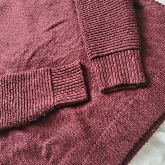 J.O.A. Knitted Oversized Fuzzy V Sweater Burgundy Size Small - Picture 10 of 10